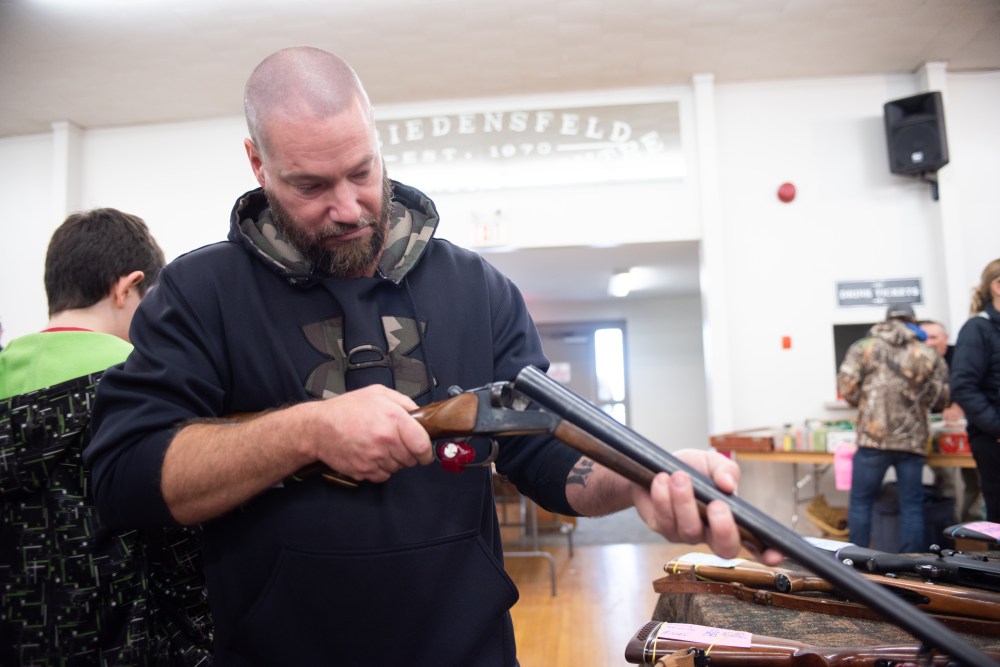 SVJETLANA MLINAREVIC The Carillon
Chris Friesen from La Broquerie checks out a IZ-58 Baikal at the Friedensfeld Gun and Collectable Show on Oct. 14, 2023 at the Friedensfeld Community Centre.