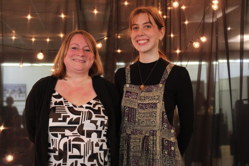 CHRIS GAREAU The Carillon
Steinbach Community Outreach’s Charlene Kroeker with Community Foundations of Canada primary funds coordinator Taryn Lucas.