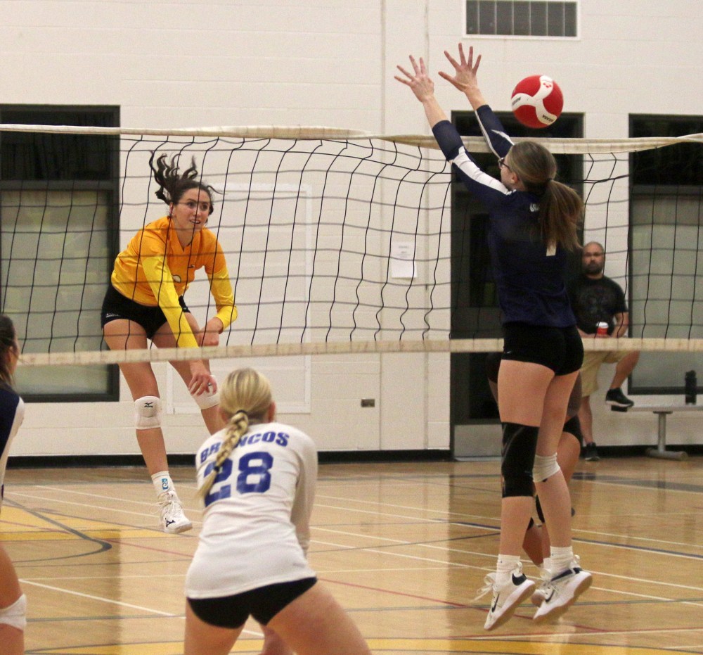 Sienna Driedger and the rest of the SRSS varsity girls volleyball team were stopped in their league championship, but will look to rebound in the provincial tournament. Despite the loss, the Sabres are the three-seed, earning a direct spot in the quarterfinals. (Cassidy Dankochik The Carillon)