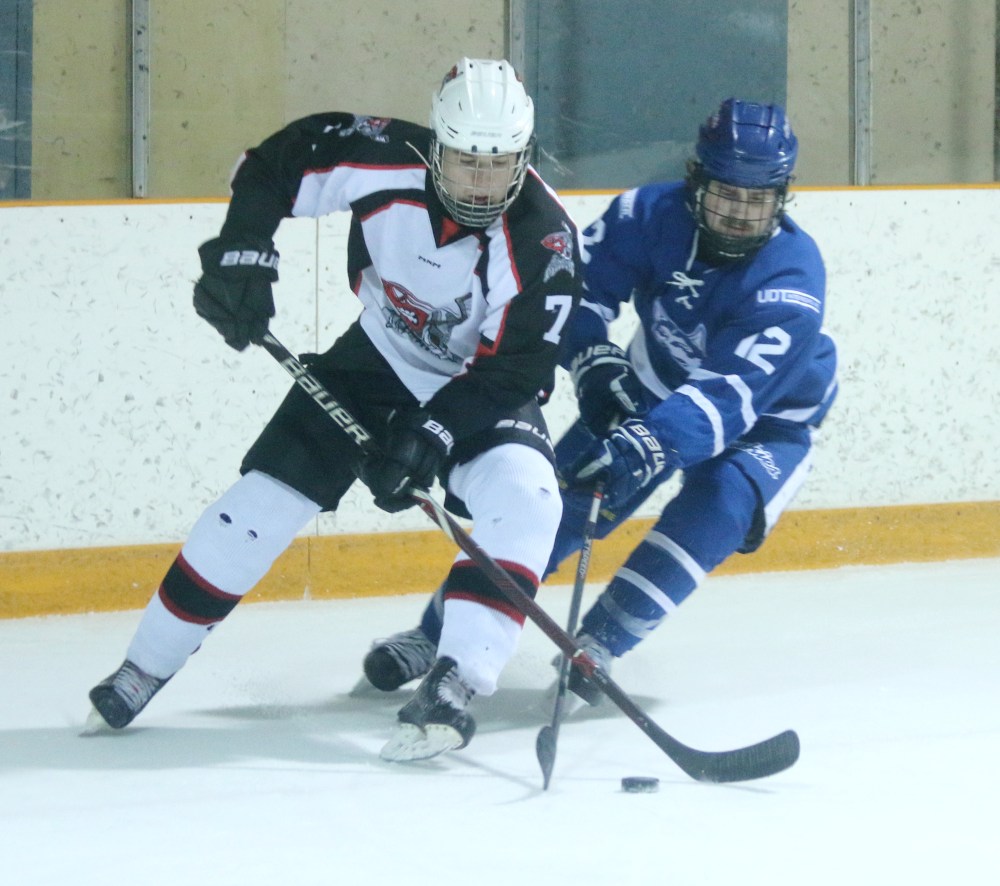 Red River's Xander Dyck battles with Steinbach's Cole Topham. (Cassidy Dankochik The Carillon)
