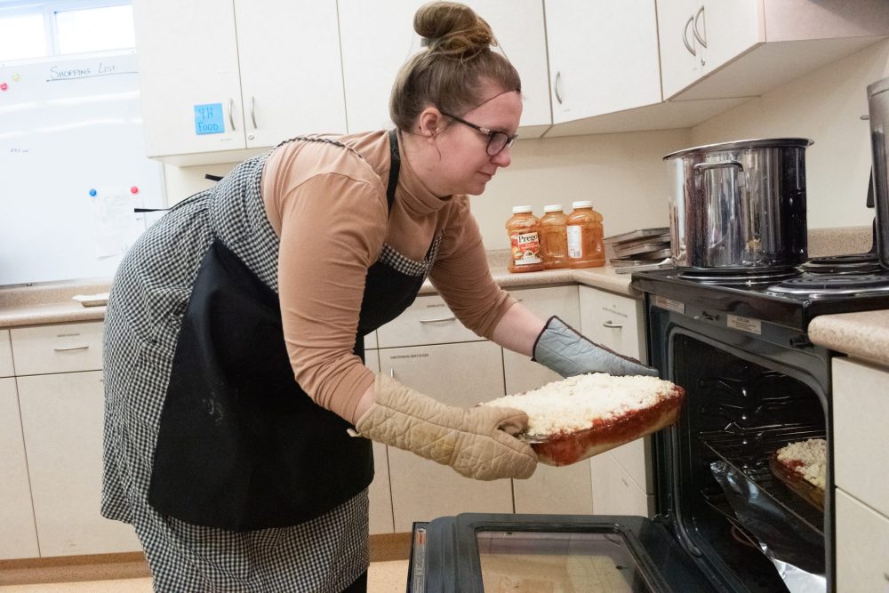 SVJETLANA MLINAREVIC THE CARILLON
Grunthal's Share a Bowl Soup Kitchen volunteer Lize Van Oort takes out a fruit desert from the oven for the opening day of the soup kitchen, Feb. 14, 2024. The soup kitchen will be open once a month at Elim Mennonite Church.