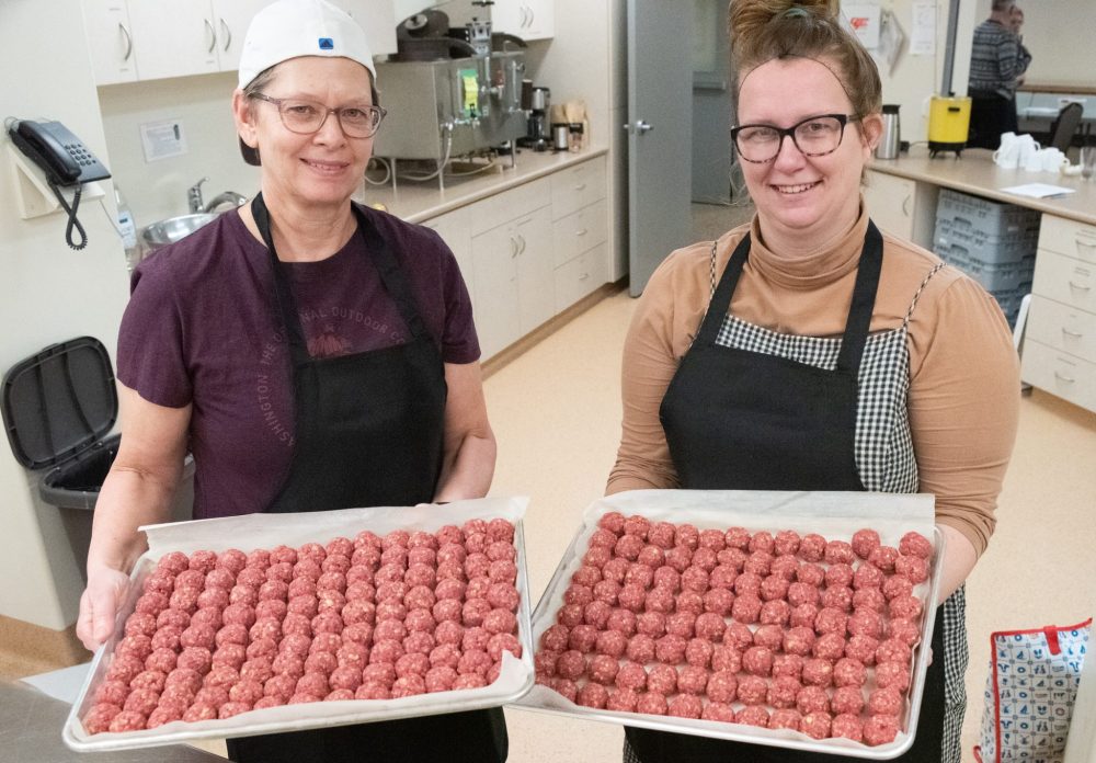 SVJETLANA MLINAREVIC THE CARILLON
Grunthal's Share a Bowl Soup Kitchen spokesperson Doris Wiens (left) and volunteer Lize Van Oort showed the more than 200 meatballs that 14 volunteers made for the spaghetti and meatballs meal for opening day of the soup kitchen, Feb. 14, 2024. The soup kitchen will be open once a month at Elim Mennonite Church.