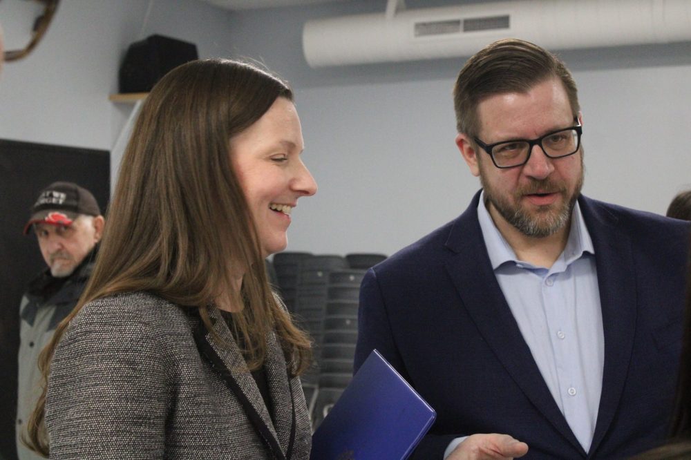 GREG VANDERMEULEN THE CARILLON
Environment and Climate Change Minister Tracy Schmidt chats with 2024 Dawson Trail NDP candidate Chris Wiebe.