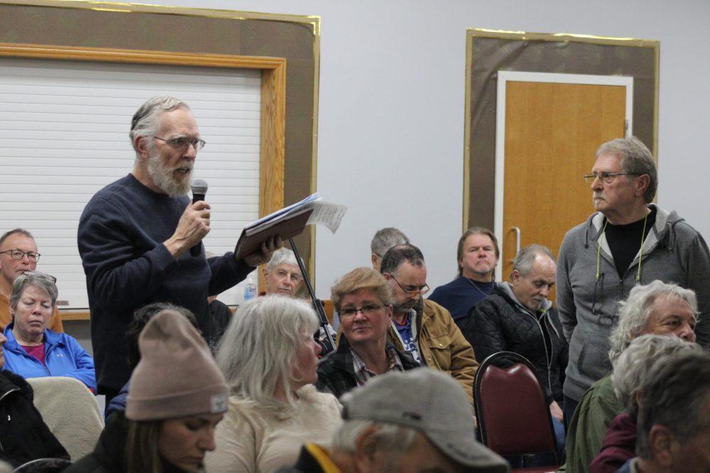 GREG VANDERMEULEN THE CARILLON
About 100 RM of Springfield residents took part in the event.
