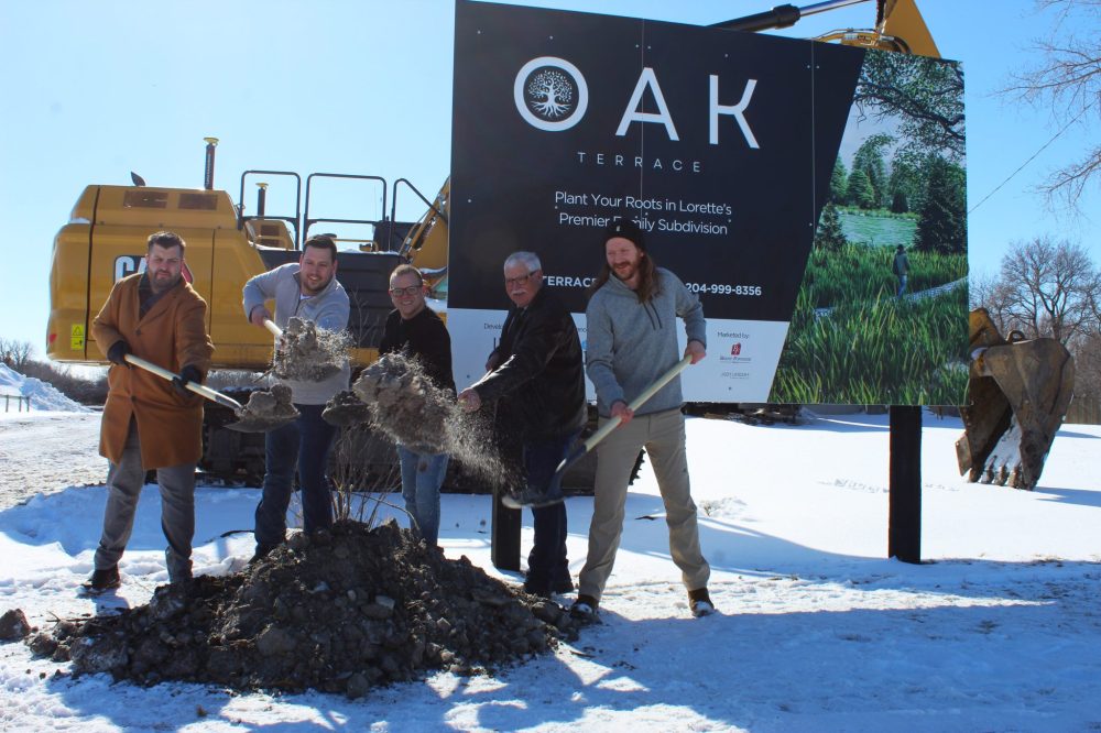 CHRIS GAREAU THE CARILLON
Realtor Brent Fontaine (left to right), old high school friends and now development partners Cam Hardie and Marty Nault, Tache Mayor Armand Poirier, and Sandbox Consulting engineering designer Kyle Pieper at the ground breaking for the new Oak Terrace housing and commercial development in Lorette.