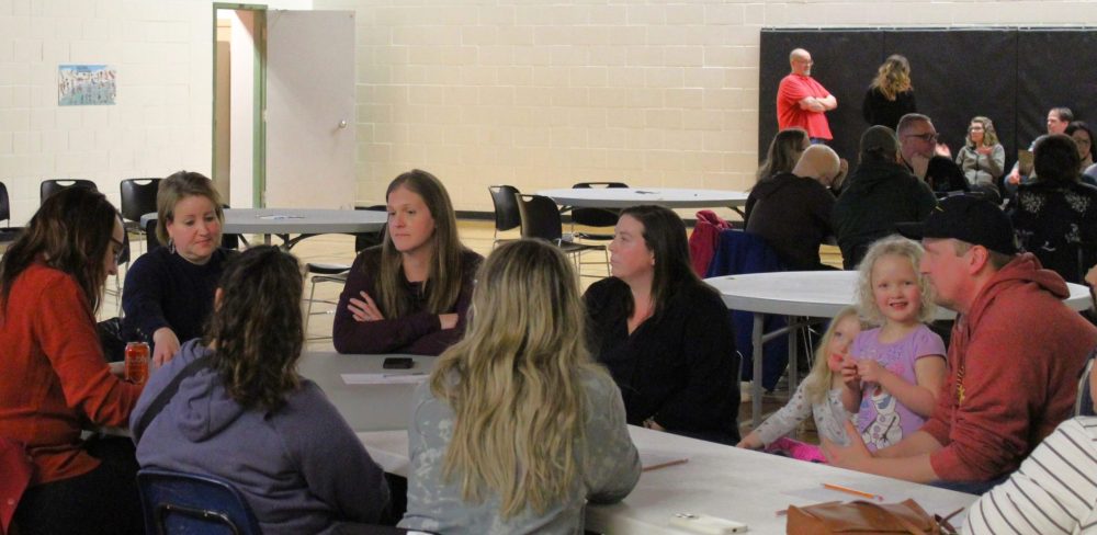 CHRIS GAREAU THE CARILLON
Stakeholders including parents and Seine River School Division's youngest students at the public budget presentation in Lorette March 5.