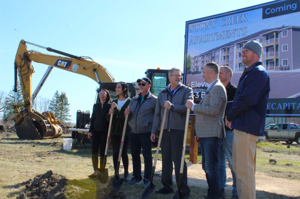 CHRIS GAREAU THE CARILLON
A sod turning at 353 Sabourin Street in St-Pierre-Jolys April 24 for a 36-unit three-story apartment building is a cause of celebration for project manager Tim Friesen (right to left), Stoneshore Capital’s Jeremy Plett and Owen Reimer, Mayor Raymond Maynard, Deputy Mayor Michel Forest, economic development coordinator Shayla Fehr, and CAO Tina Bubenzer.