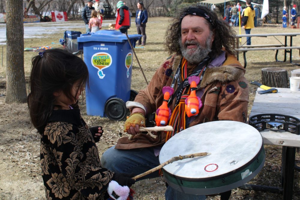 GREG VANDERMEULEN THE CARILLON
Five-year-old Mia Chung tries out the drum alongside Tony DeRose.