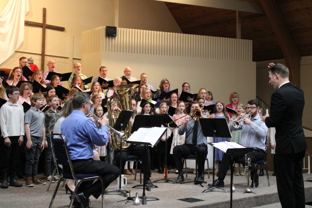 GREG VANDERMEULEN THE CARILLON
The Eastman Choral Association Community Choir, Mitchell Elementary School Grade 4 Choir and the Southeast Brass Quintet.