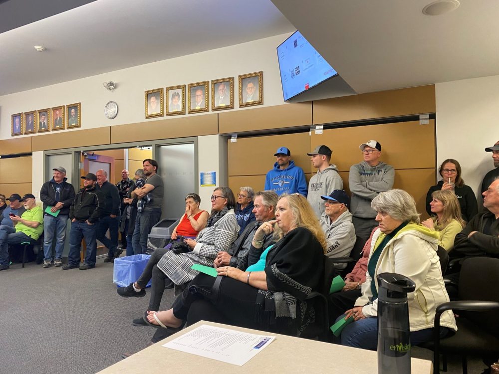 SVJETLANA MLINAREVIC THE CARILLON
Parents and concerned citizens attended Tuesday night’s Hanover School Division board meeting where the trustees addressed issues of discrimination in schools and on the board.