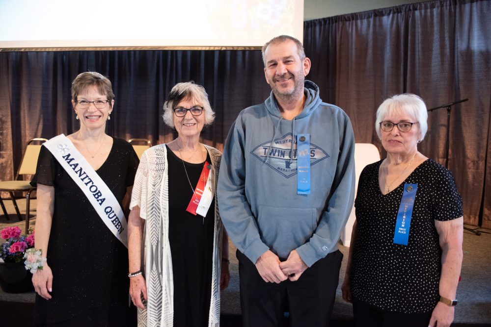 SVJETLANA MLINAREVIC THE CARILLON
Divisional TOPS winners Emily Friesen, Kenton Penner, and Edna Klassen stand next to the Provincial Queen Lori Glowa (far left) on May 4 at the Mennonite Heritage Village Museum. TOPS (Taking Off Pounds Sensibly) is an international non-profit organization that helps people lose weight.