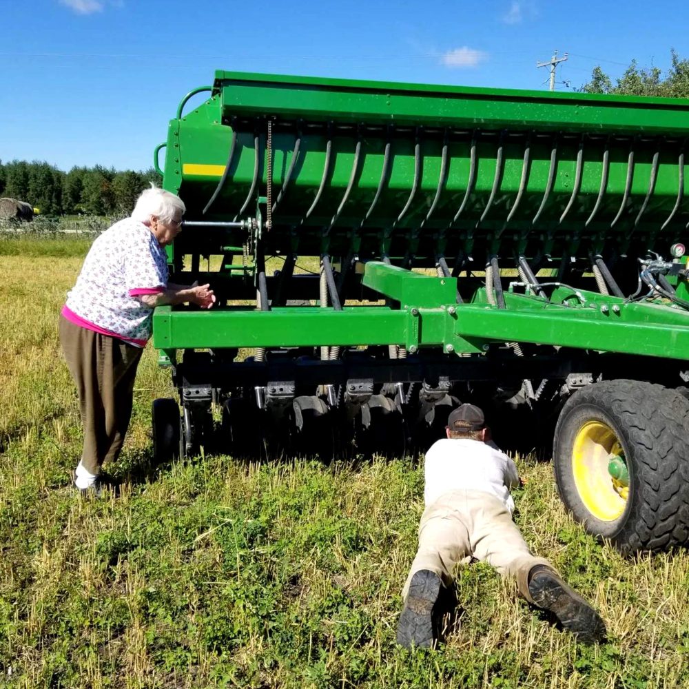 ZACK KOSCIELNY
Grandma keeps a watchful eye on Zack Koscielny getting a seeder ready to zero-till a rye crop into already established clover.