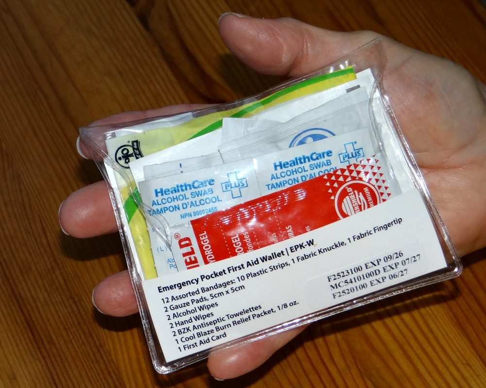 WES KEATING THE CARILLON
Manitoba Canola Growers’ emergency pocket first aid wallet certainly lives up to the saying “good things come in small packages”.