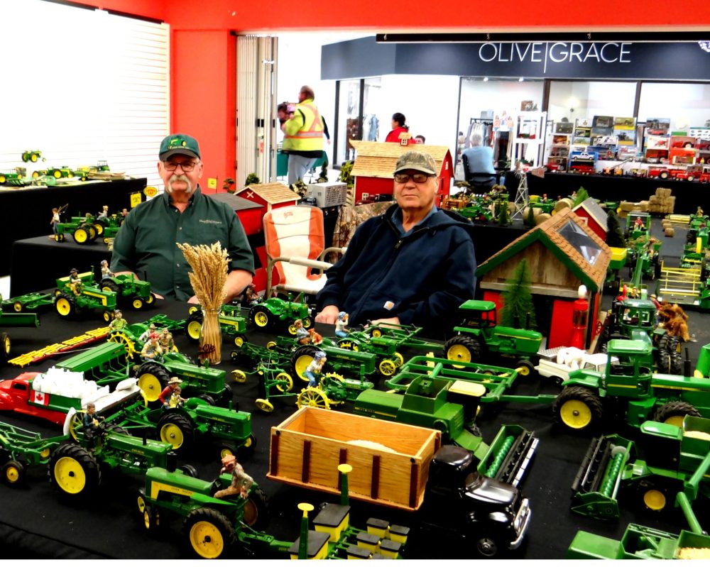 WES KEATING THE CARILLON
Brent Chubaty and Ken Urbaniak spend a pleasant afternoon swapping John Deere stories with visitors to the annual farm toy show at the Clearspring Centre.