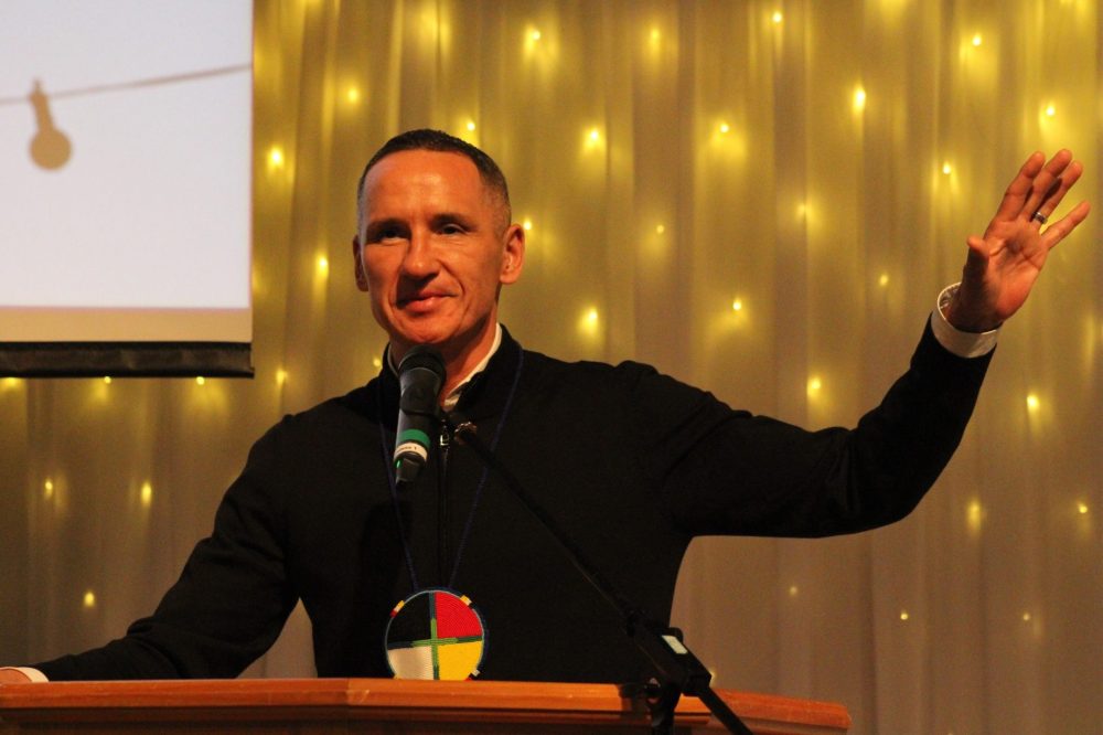 GREG VANDERMEULEN THE CARILLON
Former Point Douglas NDP MLA Kevin Chief shared his thoughts with the crowd at the MHV Spring Gala on May 24.