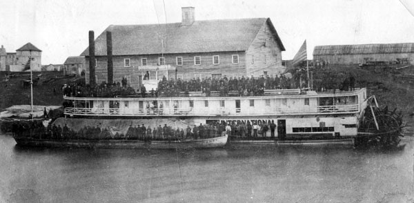 ARCHIVES OF MANITOBA
The steamboat International unloads the first group of Mennonite settlers to Manitoba, 1874.