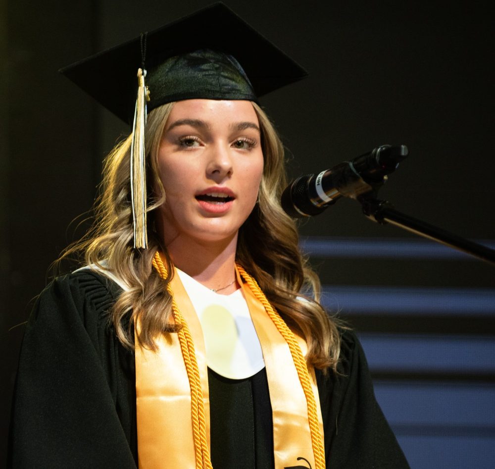 SVJETLANA MLINAREVIC THE CARILLON
College Lorette Collegiate French valedictorian Mackenzie Waddell gives her speech during the graduation ceremony at the Transcona Country Club on June 25, 2024. Waddell spoke about the difficulties the students had when they began high school during the pandemic.
