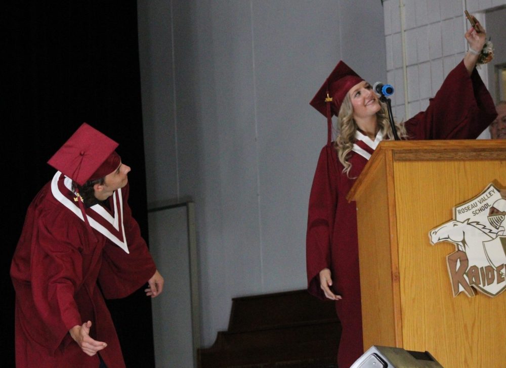 GREG VANDERMEULEN THE CARILLON
Valedictorians Morgan Hildebrand and Natalie Chubaty set up a selfie that included the entire class as they started their valedictory address.