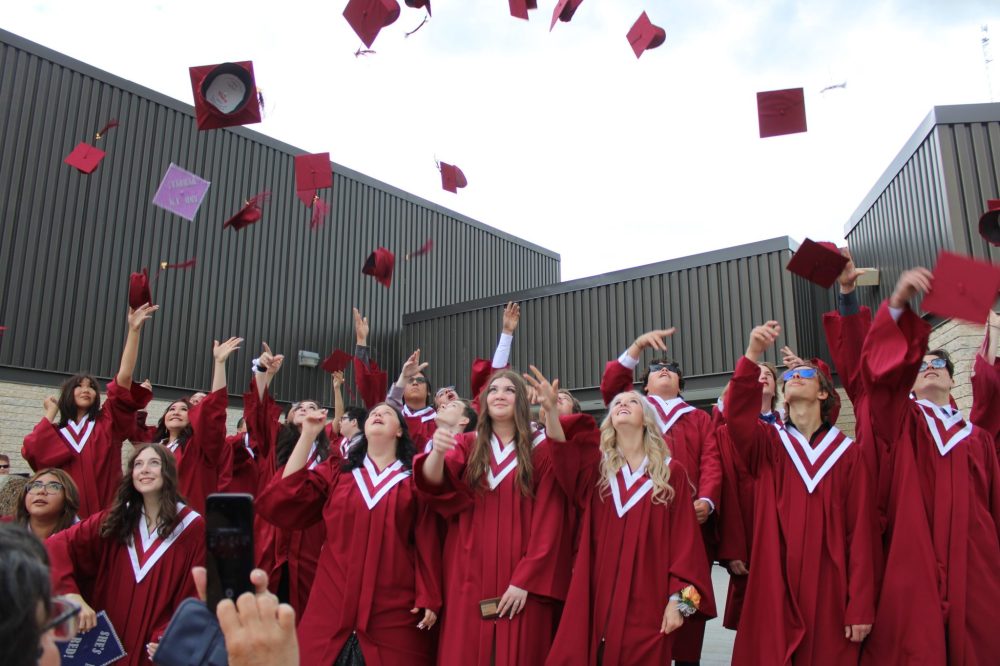 GREG VANDERMEULEN THE CARILLON
Roseau Valley School graduating class of 2024.