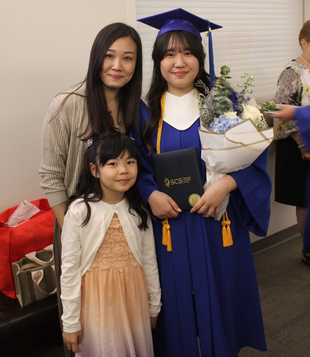 GREG VANDERMEULEN THE CARILLON
Nicole Mak poses with family.