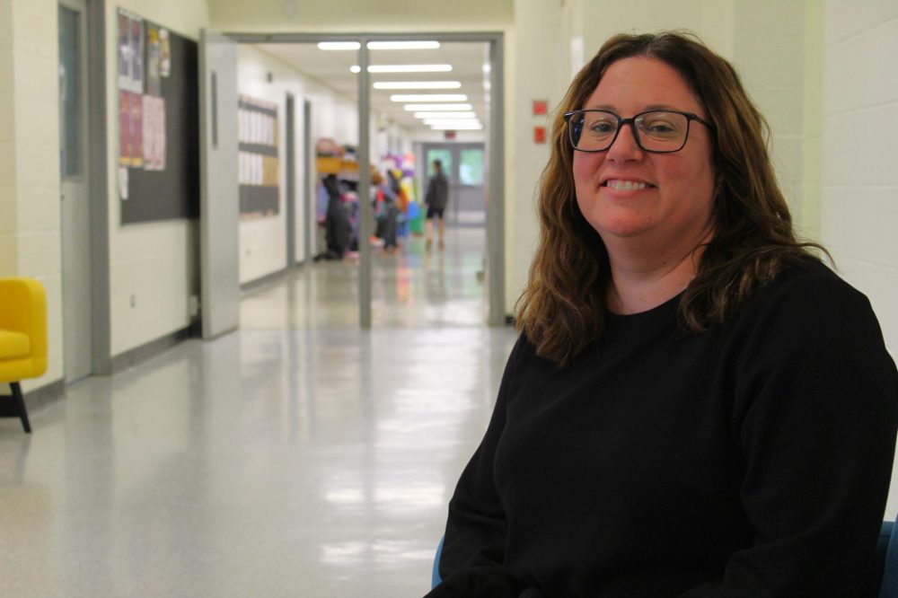 CHRIS GAREAU THE CARILLON
École Ile des Chenes School principal Elizabeth Hammond.