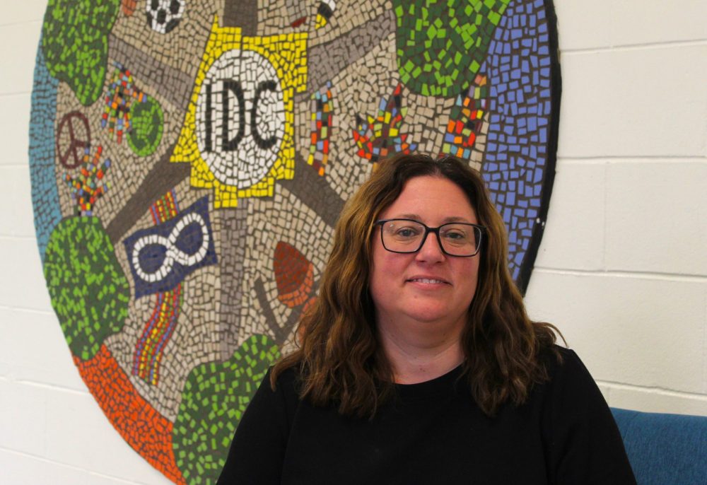 CHRIS GAREAU THE CARILLON
École Ile des Chenes School principal Elizabeth Hammond.