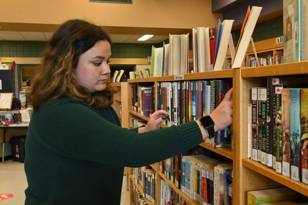 ALEX LAMBERT THE CARILLON
Head Librarian Nyiah Trudeau rearranges books in the Tache Library. The library donated $100,000 to the new community centre set to break ground this fall.