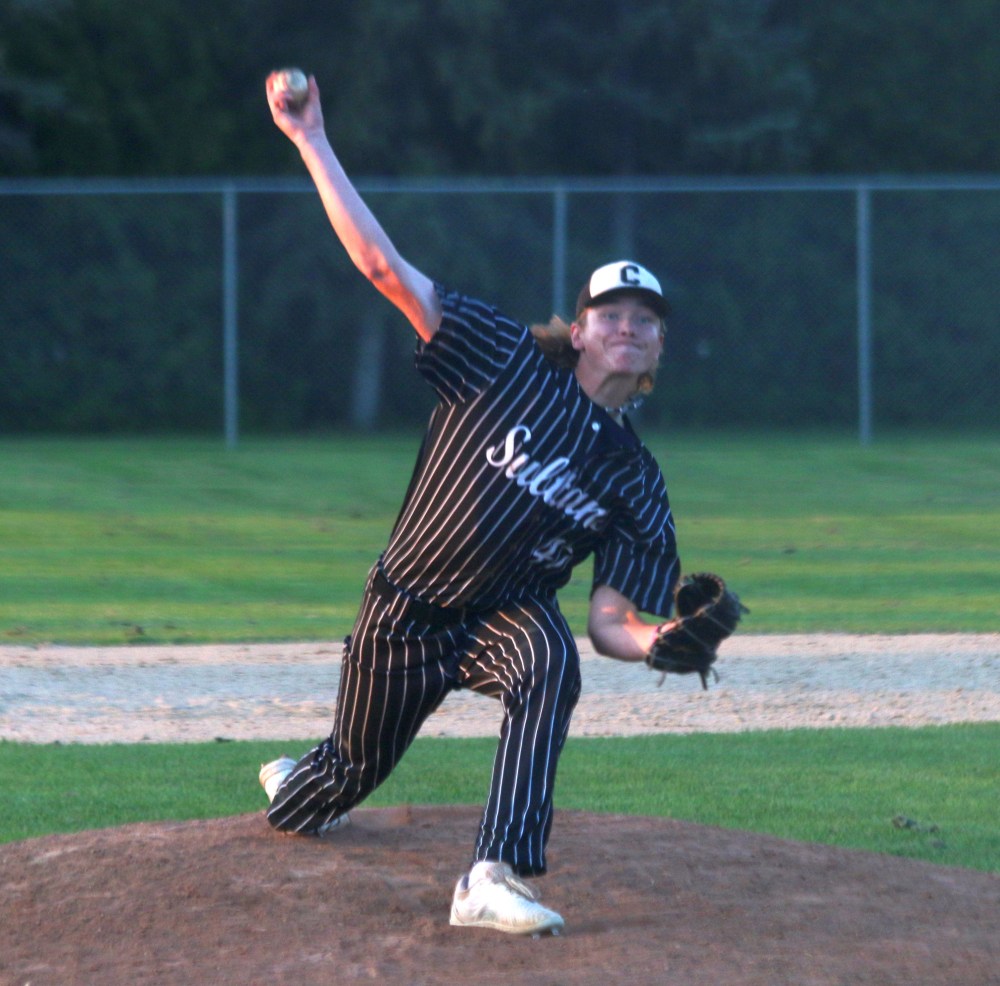 Mike Lindsay came on in relief for Carillon during their game against Winnipeg South July 5. (Cassidy Dankochik The Carillon)