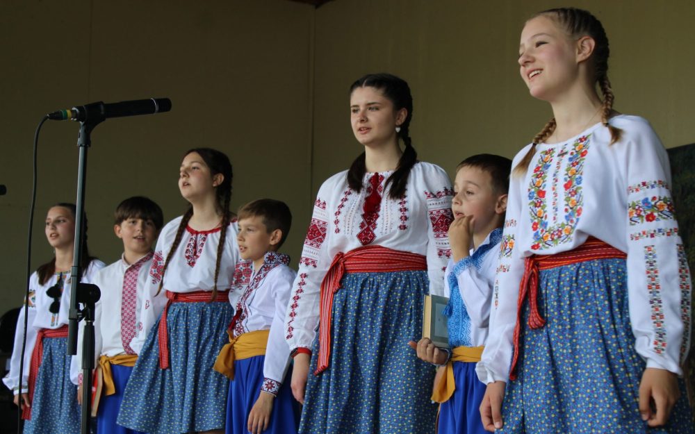 GREG VANDERMEULEN THE CARILLON
Mryia Ukrainian Youth Singing Ensemble.