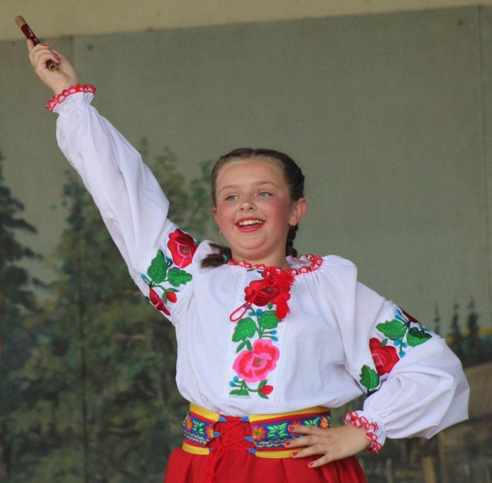 GREG VANDERMEULEN THE CARILLON
Susydka, which translates to “neighbour” is celebrating 41 seasons this year. Here a dancer performs Soplilka, a dance from the Hutsul region of Ukraine.