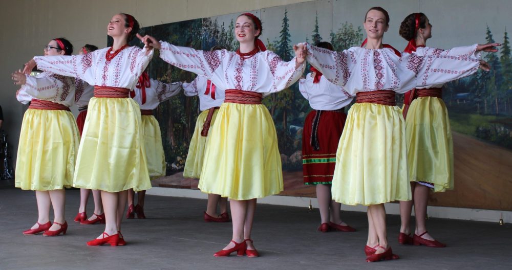 GREG VANDERMEULEN THE CARILLON
Zoloto, a Ukrainian dance ensemble that was formed in 1991, performs Pryvit.