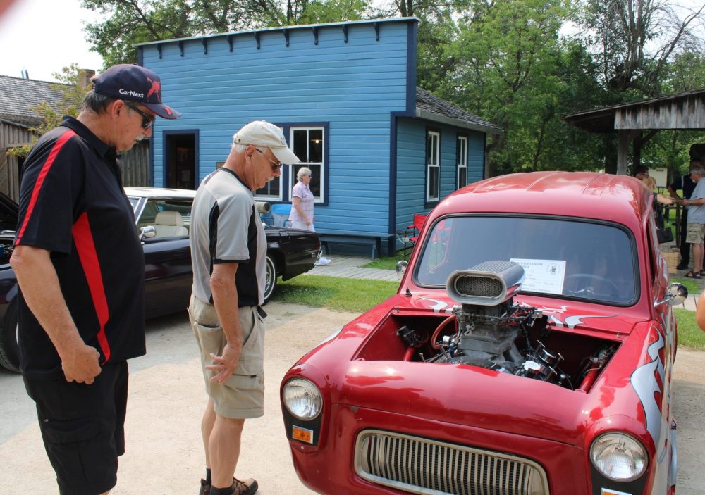 GREG VANDERMEULEN THE CARILLON
Visitors check out a 1957 Ford UK Thames 300E brought to the show by Dan Nolin of Grande Pointe.