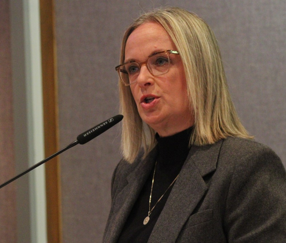 GREG VANDERMEULEN THE CARILLON
Michelle Bezditny, chair of the Physician Recruitment and Retention Task Force, presented recommendations to Steinbach council on Tuesday.