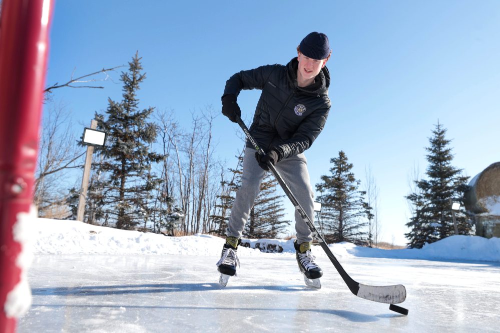 RUTH BONNEVILLE / FREE PRESS
Photo of Gavin Holod, a grade 11 student at Stonewall Collegiate, for story on FP varsity boys hockey coachesՠpoll.