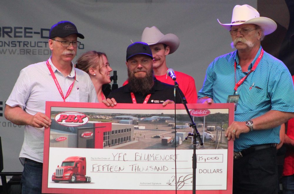 CHRIS GAREAU THE CARILLON
YFC Blumenort accepts their cheque.