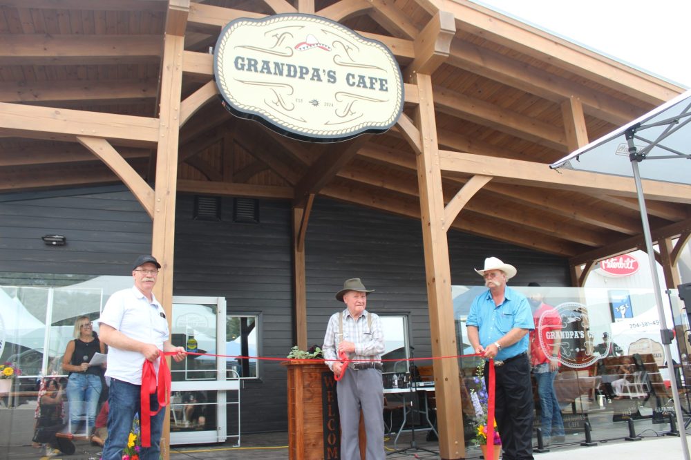 CHRIS GAREAU THE CARILLON
Grandpa John Petkau cuts the ribbon for his namesake Mexican restaurant in Blumenort with sons and co-owners Ron (left) and Cornie. Grandpa’s Cafe on 311 is set to open this week, and Cornie said it will be the site of barbecues, fundraising events, and more fun like the Country Truckin’ concert July 26.