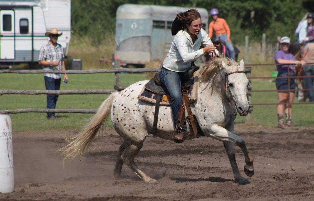 GREG VANDERMEULEN THE CARILLON
Sundown rider Pamela coaxes some speed from Princess.