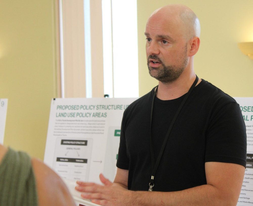 GREG VANDERMEULEN THE CARILLON
Andrei Friesen, partner and planner at Landmark Planning and Design answers questions during the open house in Lorette on Tuesday.