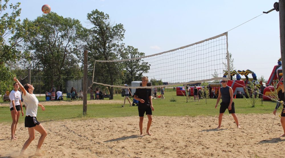 CHRIS GAREAU THE CARILLON
Kleefeld Honey Festival beach volleyball.