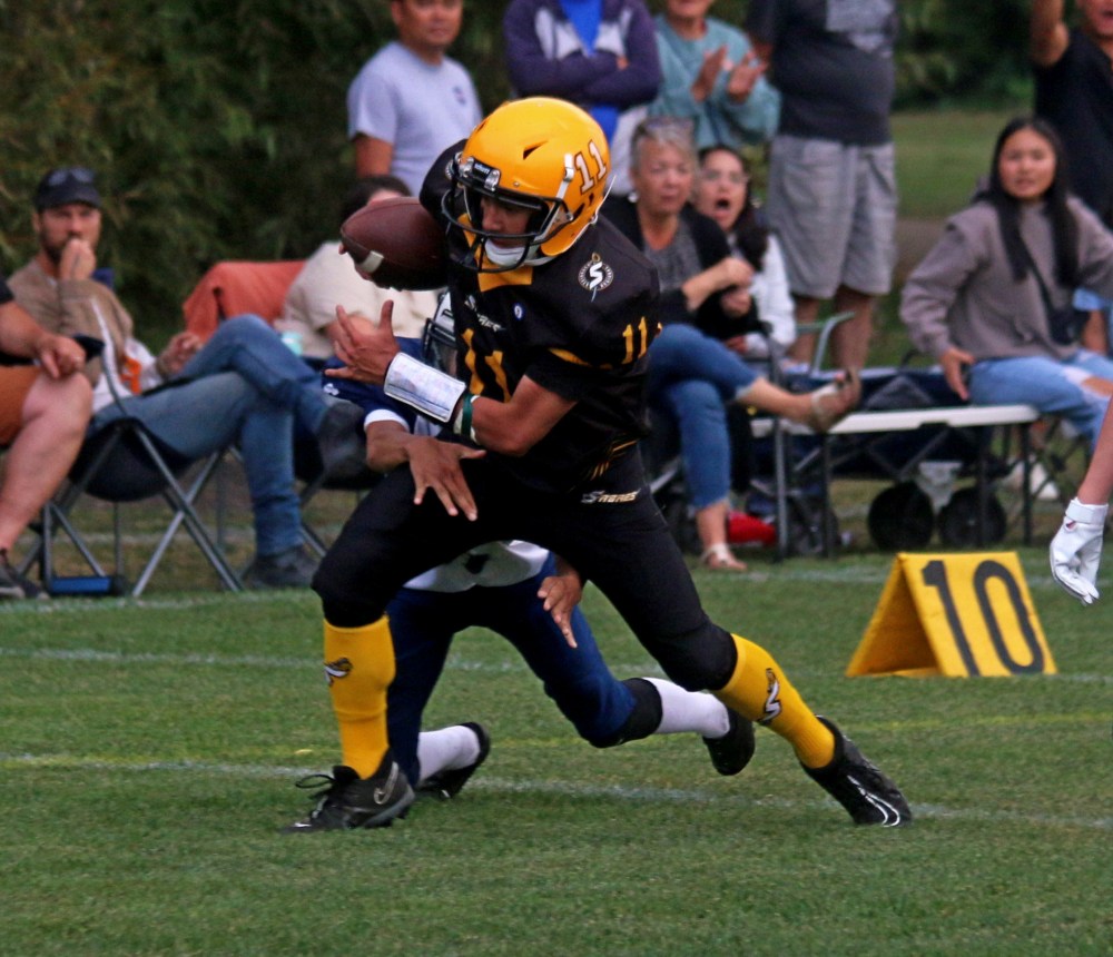 The SRSS Sabres junior varsity 9-player team beat Grant Park at A.D. Penner Park Sept. 11. (Cassidy Dankochik The Carillon)