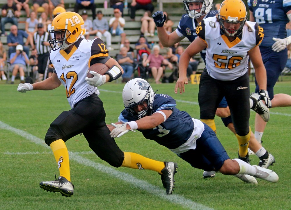 The SRSS Sabres Varsity football team battled with last year's league finalists Grant Park Sept. 12 at A.D. Penner Park in Steinbach. (Cassidy Dankochik The Carillon)