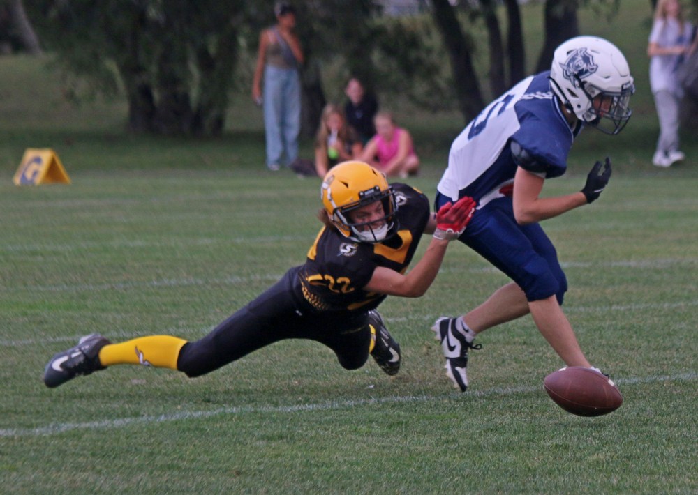 The SRSS Sabres junior varsity 9-player team beat Grant Park at A.D. Penner Park Sept. 11. (Cassidy Dankochik The Carillon)