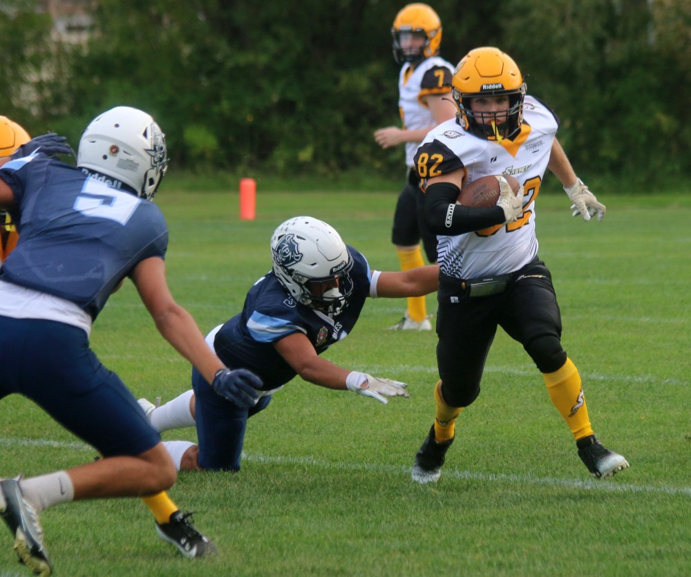 The SRSS Sabres Varsity football team battled with last year's league finalists Grant Park Sept. 12 at A.D. Penner Park in Steinbach. (Cassidy Dankochik The Carillon)