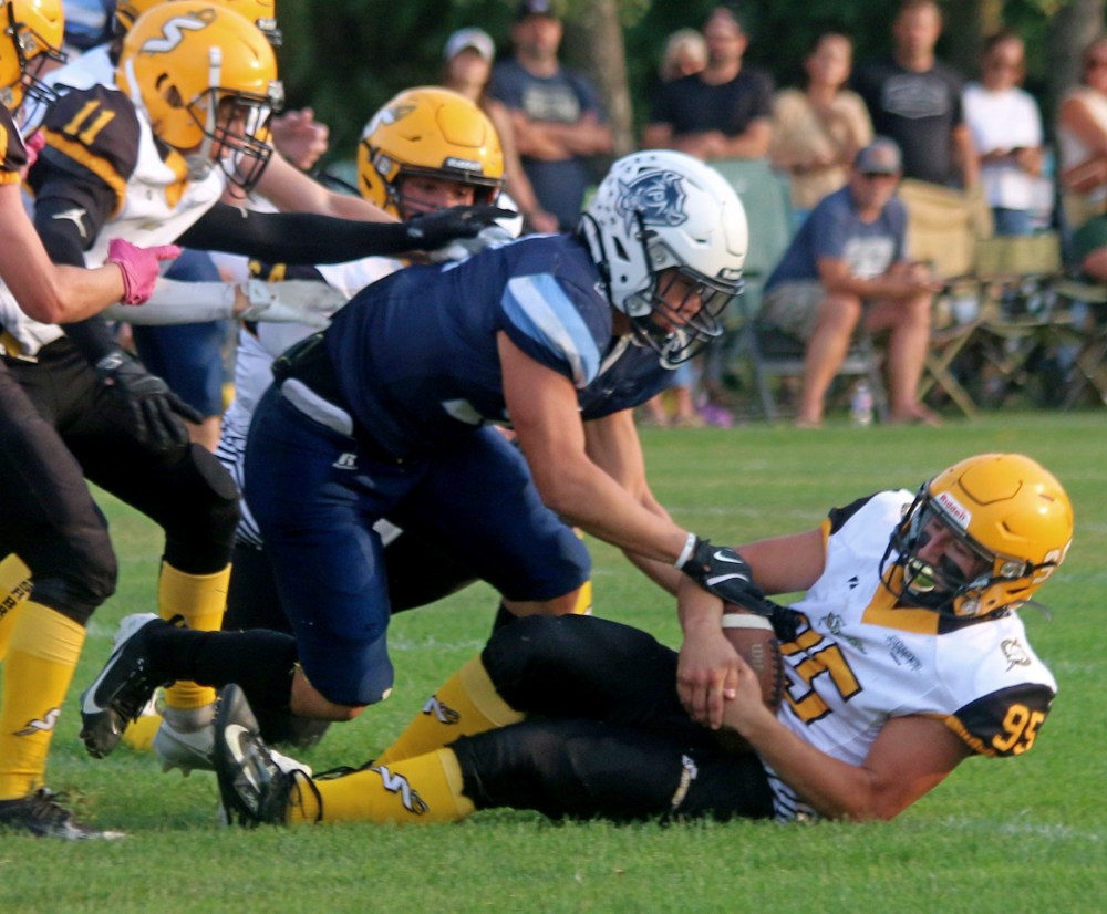 The SRSS Sabres Varsity football team battled with last year's league finalists Grant Park Sept. 12 at A.D. Penner Park in Steinbach. (Cassidy Dankochik The Carillon)