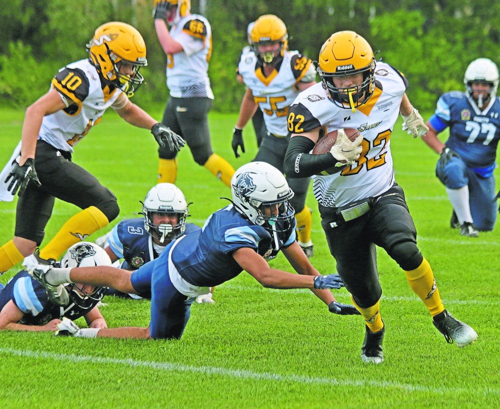 Grade 12 running back Josiah Grenier had a great day on the ground, with over 100 yards on just 10 carries. (Cassidy Dankochik The Carillon)