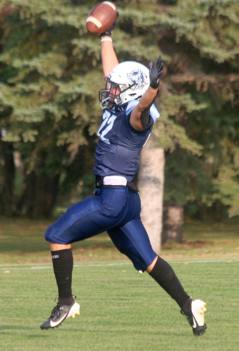 The SRSS Sabres Varsity football team battled with last year's league finalists Grant Park Sept. 12 at A.D. Penner Park in Steinbach. (Cassidy Dankochik The Carillon)
