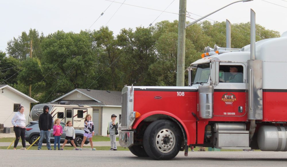 CHRIS GAREAU THE CARILLON
Supporters came out to encourage truckers leaving Ile des Chenes as they start the 2024 Law Enforcement Torch Run Truck Ride.