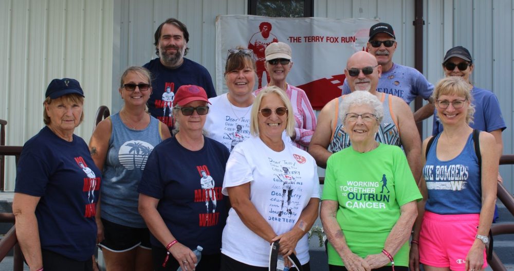 GREG VANDERMEULEN THE CARILLON
Participants in Vassar’s Terry Fox Run pose for a quick photo before heading out during Sunday’s event.