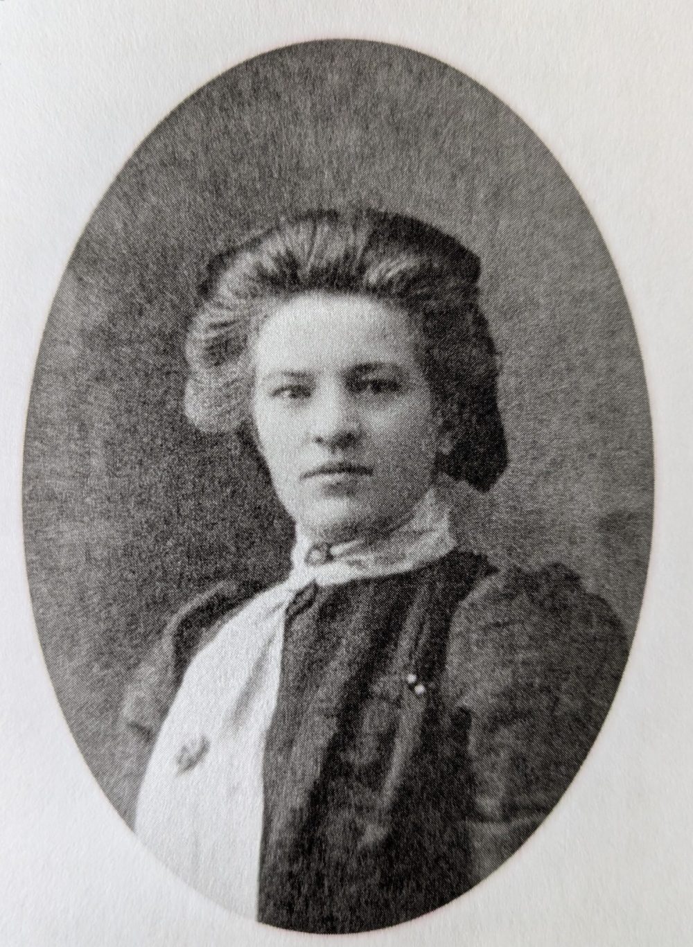 Courtesy of Ralph Friesen, Between Earth and Sky
Agnes Fast, heroic nurse who saved many in the 1918 Influenza.