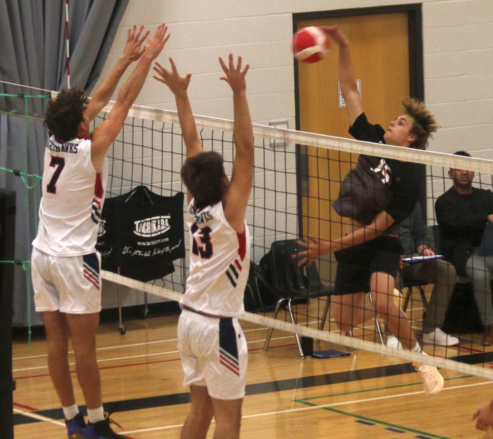 SRSS took on Northlands in varsity volleyball action in Steinbach Oct. 16. (Cassidy Dankochik The Carillon)